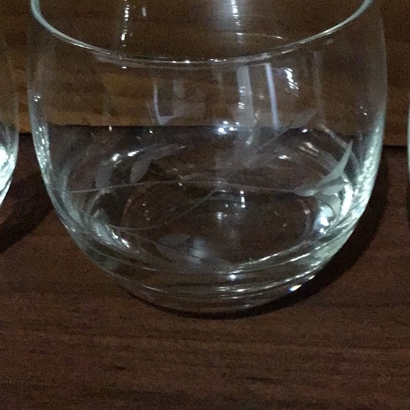 Vintage Etched glassware. Set of 3. - Picture 4 of 6